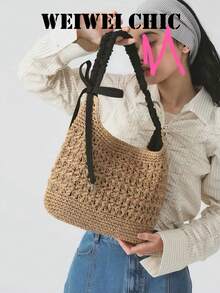 Bolso de hombro de paja con ganchillo hueco color caqui casual con correa de tela plisada negra y decoración de lazo lateral. Textura tejida hueca transpirable y silueta de media luna relajada, creando un ambiente casual de playa, ideal para paseos por la playa, turismo de verano y combinar con atuendos de lino. - Negro - Ver 1