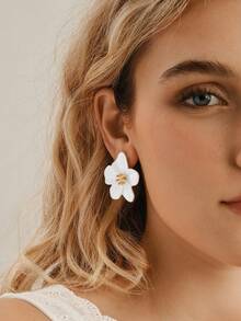 Nocturel 1 Pair Delicate Multicolored Dopamine Flower Shape 5-Petal White Stud Earrings, Wedding Gift For Her - White - View 5