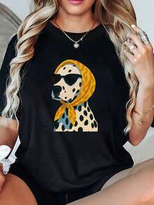 Camiseta de Mujer: Camiseta de verano para damas, de color sólido, estilo casual, con cuello redondo y un moderno estampado de perro dálmata con pañuelo en la cabeza y gafas - Negro - Ver 1