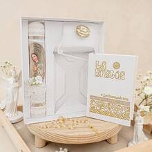 SMK Ceremonias Kit Vela Primera Comunión 18 Virgen Guadalupe con Encaje Fino, Rosario Dorado, Biblia Latinoamericana y Limosnero - 1PC - Ver 2