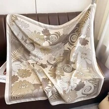 1件女款90CM大尺寸斜條紋優雅時尚極簡印花圍巾，簡約奢華大方，適合休閒時尚街頭穿搭，可用作頭巾、披肩、頸巾，為造型增添亮點，生日、母親節、婦女節及其他節日禮物 - 米色 - 查看 3