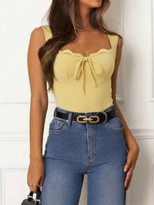 Top sin mangas de tela de punto elegante para mujer, con ribete de encaje, longitud regular, detalle de lazo delantero, top de verano amarillo - Amarillo - View 5