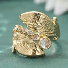 This Vintage Luxury Carved Ring Is Made Of White Cubic Zirconia, Making It A Perfect Piece Of Jewelry. - Gold - View 3
