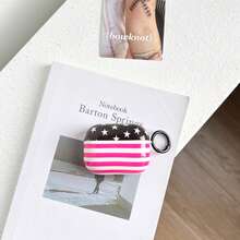 Casing Pelindung Earphone Bermotif Fashion Sederhana Putih dengan Bintang Lima dan Garis Horizontal Merah dan Putih untuk AirPods 1 2 3 4 Pro Pro2 Pro3 - Hitam - View 3