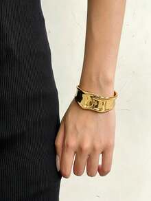 1pc Fashionable Gold-Tone Asymmetrical Geometric Textured Open Cuff Bracelet, Suitable For Holiday, Beach, Vacation, Dinner, Party And Daily Outfit - Yellow Gold - View 3