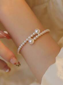 1pc French Vintage Pearl Bracelet, Elegant & Chic Ladylike Design With Simple Versatility, An Advanced Niche Item, Perfect Gift For Girlfriend Or Bestie - White - View 1