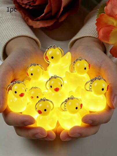1pc Glowing Cute Travel Duck, Large Yellow Duck Keychain, Cartoon Creative Fashion Large Duck Pendant, Glowing Perfect Gift, Car Decoration, Women's Keychain Pendant. Suitable For Birthday, Car, Card Holder, Wallet, Wedding And Party Favors. With ID Card Holder, Summer Beach Style, Suitable For Handbag Charm, Graduation Gift, Bag Charm, Wallet Charm, Keychain, Bridesmaid Gift, Women's Beach Accessories