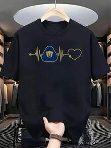Negro - Camiseta "A Heartbeat" con una línea de latido conectando el escudo y un corazón que simboliza el amor por el club, perfecta para eventos de fútbol y emociones de los aficionados, id - Negro - Ver 1
