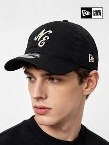 New Era 啞光黑手寫字 Logo 棒球帽，滑板街頭必備帽，適用於男士、女士、青少年，適合運動、休閒聚會及都市日常穿搭 - 黑色 - 查看 1