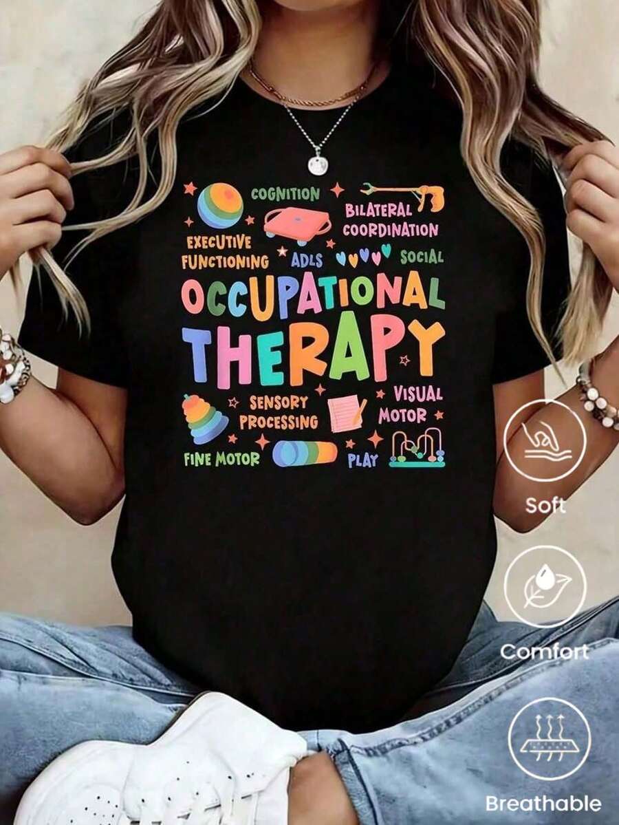 Playera negra holgada mujer con letras coloridas Occupational Therapy y dibujos juguetes, camiseta suave transpirable ideal para terapeutas ocupacionales y uso casual diario - Negro - Ver 1