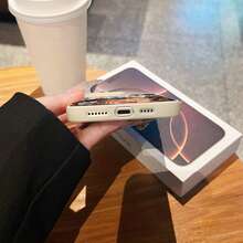 Funda para móvil con diseño de collage, compatible con la funda para iPhone de Apple. Fabricada en TPU, ofrece protección contra golpes y caídas. - Blanco antiguo - Ver 6