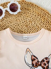 Conjunto de camiseta de manga corta con volantes y estampado de conejo de dibujos animados y cuello redondo, y pantalones cortos con estampado floral y de leopardo para niña bebé en verano - Albaricoque - Ver 3