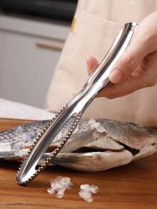 1pc Stainless Steel Fish Scale Scraper, Manual Fish Scale Scraper, Kitchen Fish Skinning Equipment, Double-Sided Serrated Fast Skinning, Suitable For Freshwater And Saltwater Fish, Easy To Clean And Store, Kitchen Essential, Stainless Steel Serrated Descaling And Gutting 2-In-1 Tool, Multi-Functional Seafood Processing Tool, Easy Descaling And Gutting, Rust-Resistant And Durable - View 2