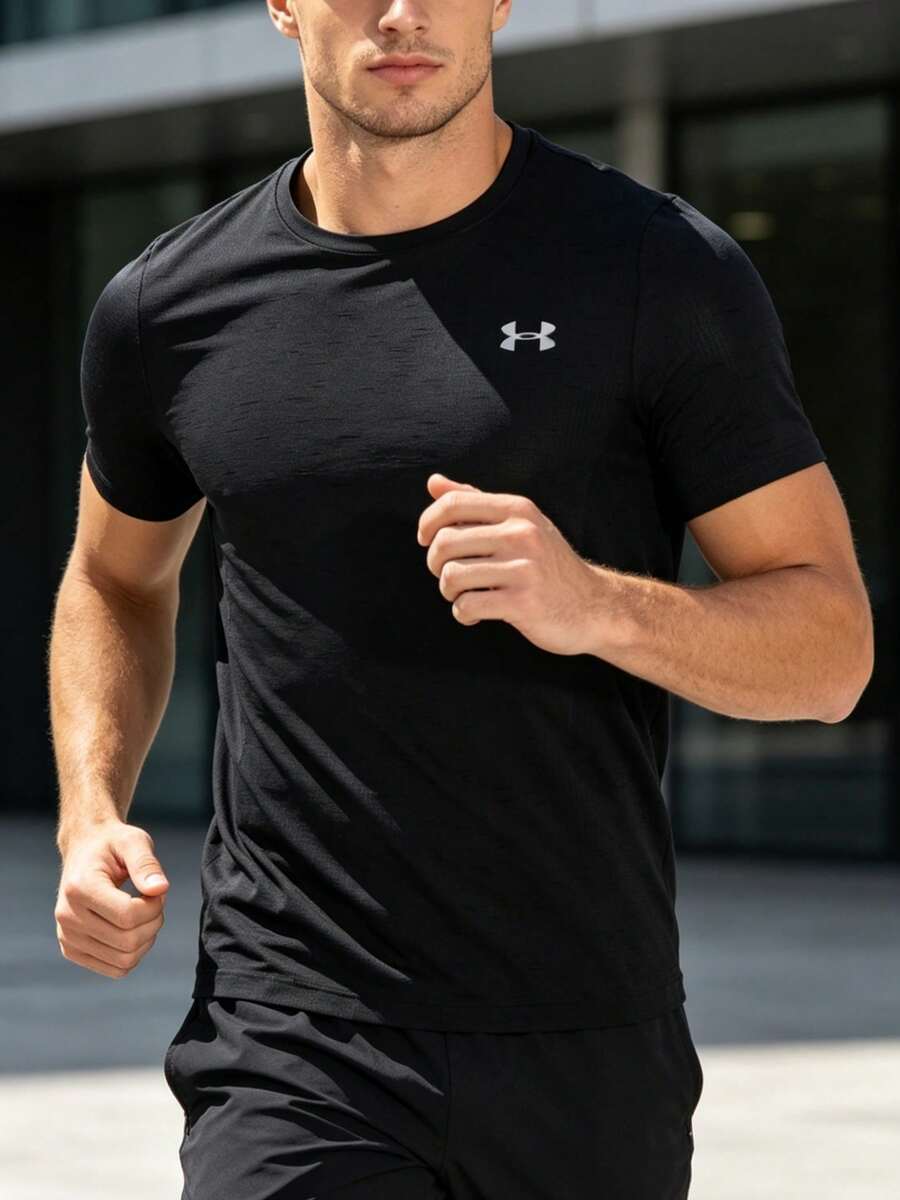 Under Armour 男子快乾T卹 黑色健身上衣 跑步&健身&休閒 修身款tee 輕薄透氣短袖 圓領訓練T卹 Vanish Seamless SS 1382801-001 - 黑色 - 查看 1