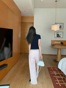 皇家藍純色基本款圓領修身短袖女款T恤，對比色荷葉邊下擺短版上衣，休閒夏季款 - 寶藍色 - 查看 6