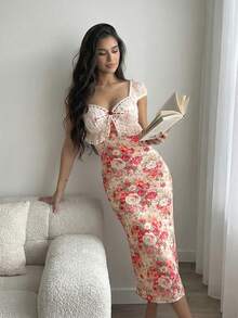 Vestido largo ajustado casual de mujer con estampado floral de rosas rojas, escote en V, volantes y lazo delantero, elegante para invitada de boda, graduación y brunch de verano - Multicolor - Ver 8