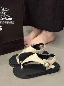 女款防滑軟底金屬環裝飾純色露趾夾腳拖鞋 可調扣平底涼鞋 極簡風 日常通勤戶外 米色黑色人造皮革夾腳涼鞋 - 白色 - 查看 5