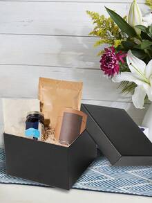 2件組-附蓋禮品盒套組，禮品盒，附蓋與碎紙填充物，黑色禮品盒，適用於婚禮、畢業、生日、父親節、伴郎禮物、生日禮物、姊妹婚禮、婚禮、情人節、聖誕派對回禮盒，適用於所有場合 - 黑色方形禮盒(含拉菲草) - 查看 6