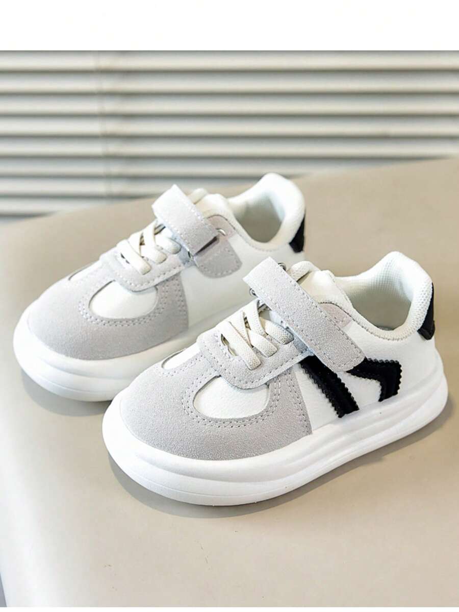 Dezhen Kinder-Schuhe - Pfeil-Seitenetikett Klettverschluss Falsche Schnürsenkel Synthetikleder Patchwork Rutschfest Jungen- und Mädchen-Freizeitsneaker - Weiss - View 1
