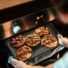 1pc Non-Stick Carbon Steel Cookie Baking Pan, 17.5x11.8 Inch Rectangular Oven Tray, Easy To Clean, Rust-Resistant, Scratch-Resistant, Heat-Resistant And Anti-Deformation, Multi-Purpose Kitchen Baking Tool For Cakes, Cookies, Bacon, Steak, Roasting, Baking, Grilling And Food Prep - A - View 9