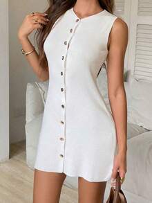 Vestido corto de punto ligero de estilo minimalista y casual para la primavera/verano, con cuello en V, botones metálicos y sin mangas, para uso diar - Blanco - Ver 5