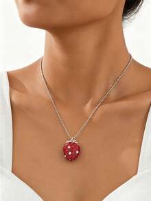 1pc Creative Artistic Strawberry Pendant Necklace, Summer Fruit Shaped Short Necklace, Suitable For Women's Daily, Party, And Travel Wear - Strawberry Necklace - View 1