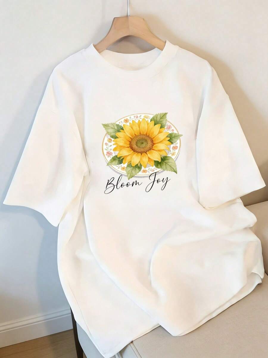 Camiseta holgada para mujer con estampado de girasoles de Under The Radar, de manga corta y corte holgado, con texto cursivo informal "Blossom Joy", l - Blanco - Ver 1
