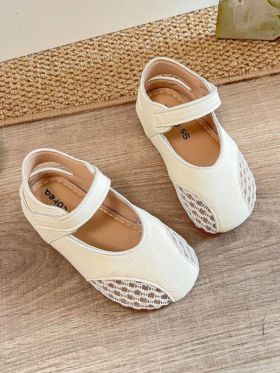 1 Pasang Sandal Mary Jane Flat Anak Perempuan Model 2026 dengan Motif Leci Berlubang dan Jala, Bahan PU, Ujung Bulat dan Tertutup, Cocok untuk Sehari-hari, Sekolah, dan Pesta - Krem - View 1