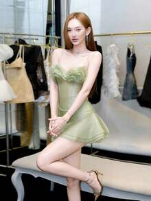 YeonC 優雅女款綠色A字迷你洋裝，無袖細肩帶露背設計，半透明梭織面料製成，胸前荷葉邊細節，適合夏季派對穿搭，女款約會之夜雞尾酒洋裝 - 綠色 - 查看 7
