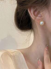 1 Pair Gold French Vintage Minimalist Exquisite Light Luxury Elegant Sweet Gentle Niche High-End Faux Pearl Stud Earrings Ear Jewelry Suitable For Teenage Girls Valentine's Day Daily Holiday Wear - Round Pearls - View 2