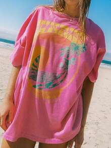Rosa kortärmad t-shirt i polyester med rund hals för kvinnor, dekorerad med tropiskt mönstertryck, idealisk för sommarutflykter på stranden och för att skapa en söt bohemisk stil. - Skrikrosa - Visa 1