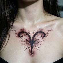 12 hojas de pegatinas de tatuajes temporales con símbolos de constelaciones del zodiaco, diseño de rayo rojo oscuro con grietas, tatuaje corporal falso resistente al agua para clavícula y pecho, maquillaje para fiesta Y2K - Rojo - Ver 6
