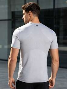 Under Armour Camiseta de secado rápido para hombres, parte superior de fitness, Vanish Seamless SS, para correr, entrenamiento y uso casual, camiseta ajustada, ligera y transpirable de manga corta, cuello redondo, camiseta de entrenamiento, 1382801-100 - Blanco/Gris - Ver 2