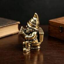 復古黃銅坐馬桶閱讀小矮人雕像，歐式趣味銅雕裝飾品，實心做舊工藝，雕刻鬍鬚、帽沿與書籍細節，桌面茶寵書，古怪小眾創意收藏品，個性化惡搞生日禮物，辦公桌裝飾 - 1PC - 查看 8