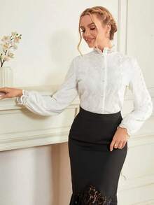Blusa feminina elegante de manga comprida com detalhes em renda branca para a primavera. - Branco - Ver 3