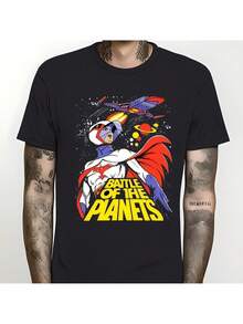 Camiseta Gráfica "Batalla de los Planetas" para Hombre - Diseño Atrevido y Colorido con Personaje en Traje Azul y Capa Roja, además de Naves Espaciales y Estrellas - Camiseta Casual de Algod - Negro - Ver 1