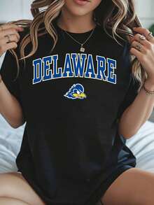 Camiseta Delaware Blue Hens Negra con Texto Delaware y Logotipo de Pato, Ropa Universitaria para Atuendos Casuales y Días de Partido, Blusas Básicas - Negro - Ver 1