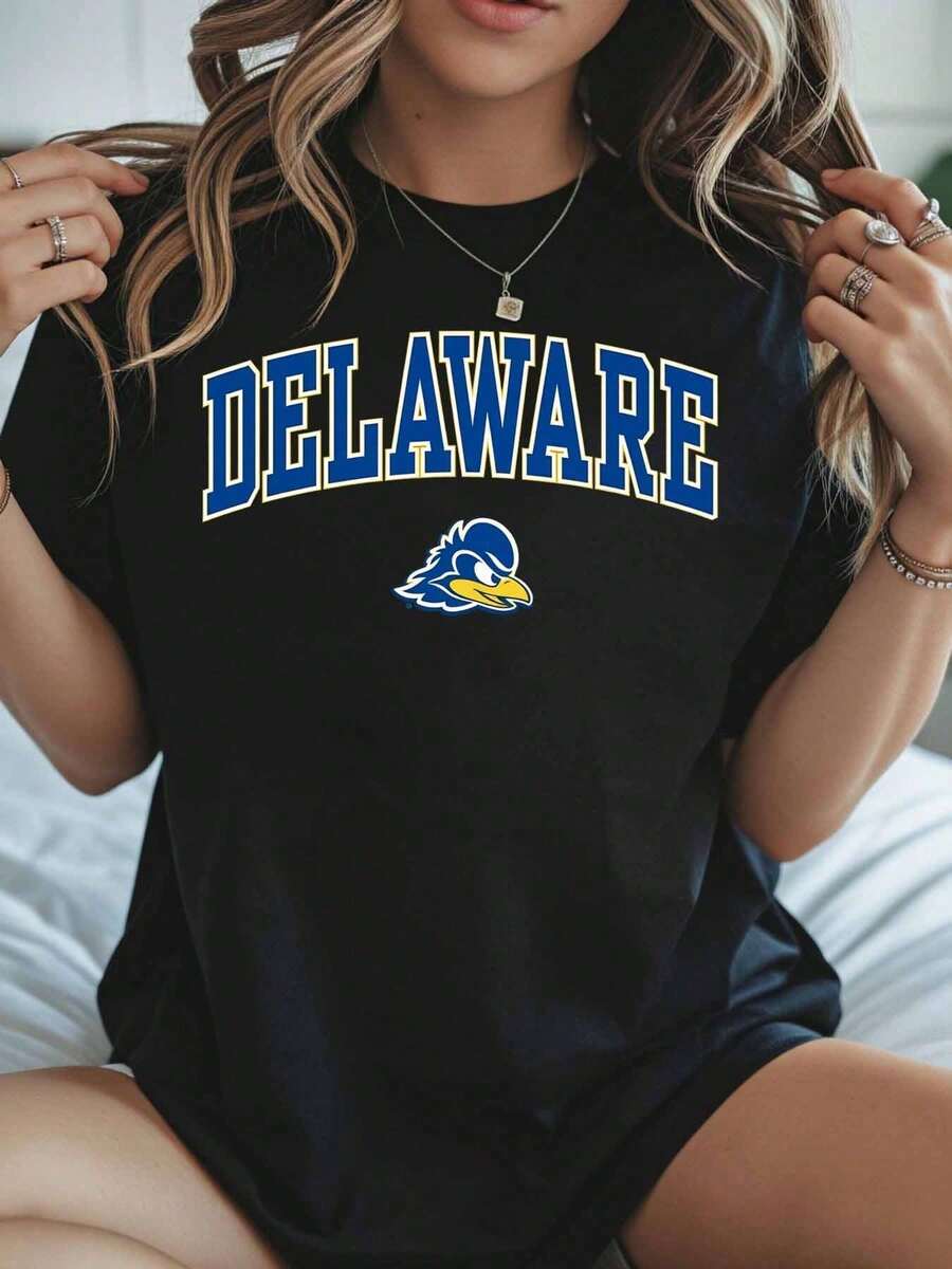 Camiseta Delaware Blue Hens Negra con Texto Delaware y Logotipo de Pato, Ropa Universitaria para Atuendos Casuales y Días de Partido, Blusas Básicas - Negro - Ver 1