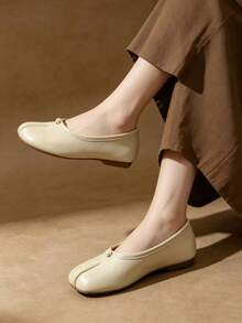 Sandal Datar Wanita Warna Aprikot dengan Ujung Bulat dan Belahan Jari Kaki - Gaya Kasual, Cocok untuk Kantor, Aktivitas Luar Ruangan, dan Musim Semi/Panas - Aprikot - View 7