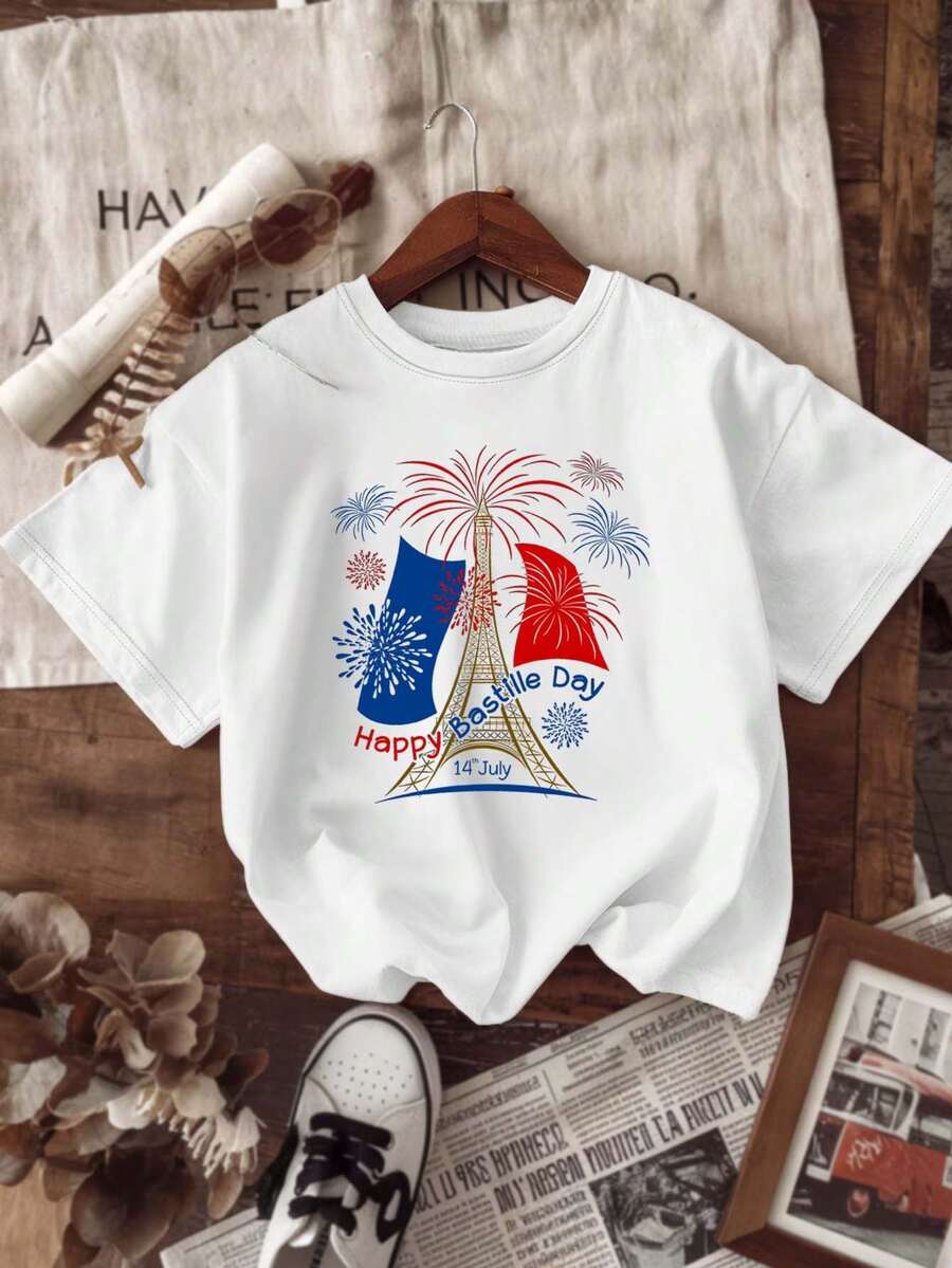 Camiseta de mujer con un estampado creativo de la Torre Eiffel y fuegos artificiales, perfecta para el Día Nacional de Francia el 14 de julio. Un top urbano encantador ideal para festivales de verano, salidas y fiestas, confeccionado con un tejido suave y cómodo. - Blanco - Ver 1