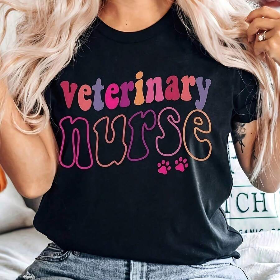 Camiseta de Enfermera Veterinaria, Regalos para Veterinarios, camiseta de algodón 100% de alta densidad. Estampado de mariposas. Tallas unisex. Camiseta inspiradora de cuello redondo. Lindo - Negro - Ver 1