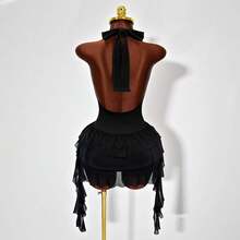Vestido mini tipo body con cuello halter y escote en V profundo para mujer, con borlas largas irregulares, volantes de malla y sin mangas, ideal para discotecas. - Negro - Ver 5