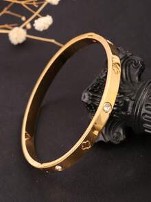 1pc Stainless Steel 18K Gold Plated Four-Leaf Flower Embossed Round Rhinestone Inlaid Clasp Bracelet, Luxury Minimalist Bangle, Hypoallergenic, Non-Fading, Waterproof, Scratch-Resistant, Anti-Oxidation, Women's Daily Commute / Date / Banquet / Party / Workplace / Layering Multi-Scenario Wear Accessory - Four-leaf Clover Round Diamond Bracelet - View 6