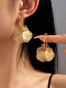 2pcs Gold Plated Hollow Floral Hoop Earrings, Elegant Gold Flower Stud Earrings Suitable For Bridesmaids And Daily Wear - Gold - View 1