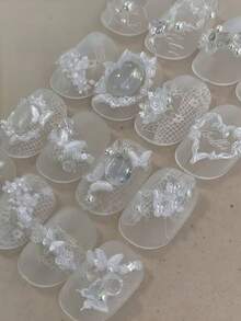 新款 3D 夢幻蝴蝶花環復古圖案花卉婚禮美甲模具 - 無色 - 查看 5