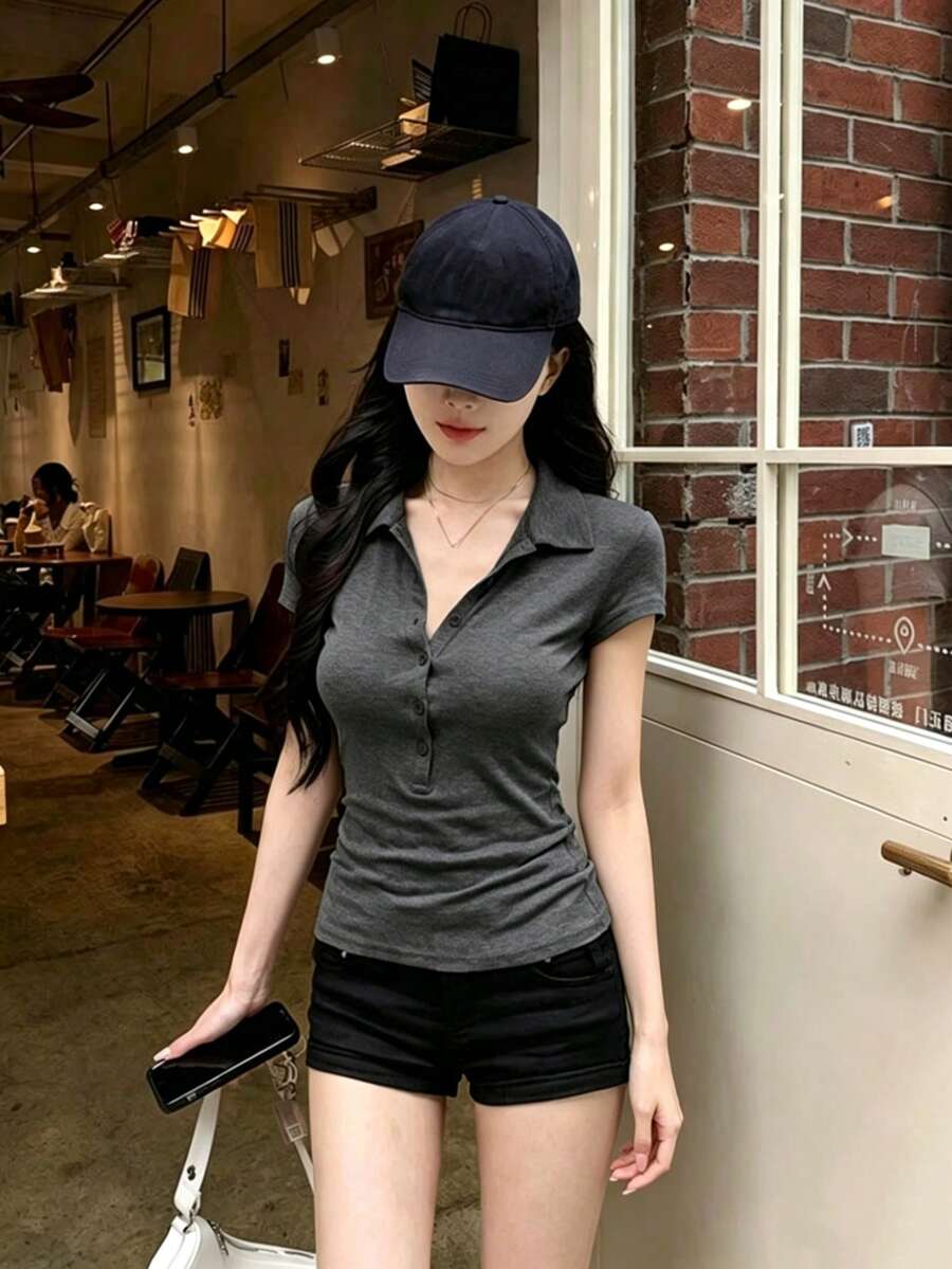 輕量 Polo 領短袖女款收腰內搭上衣，優雅顯瘦休閒夏季上衣