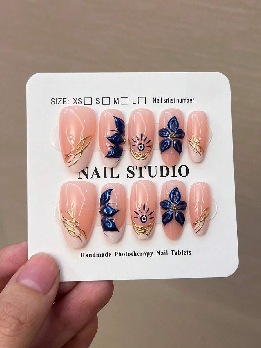 10 piezas Uñas postizas de gel 3D estilo Y2K semi-hechas a mano con forma de almendra, diseño francés blanco con flores azul oscuro de gel 3D, strass y perlas doradas, uñas de primavera y verano, uñas acrílicas falsas de ajuste completo, suministros de uñas adecuados para mujeres para uso diario, trabajo, estudio y fiestas.