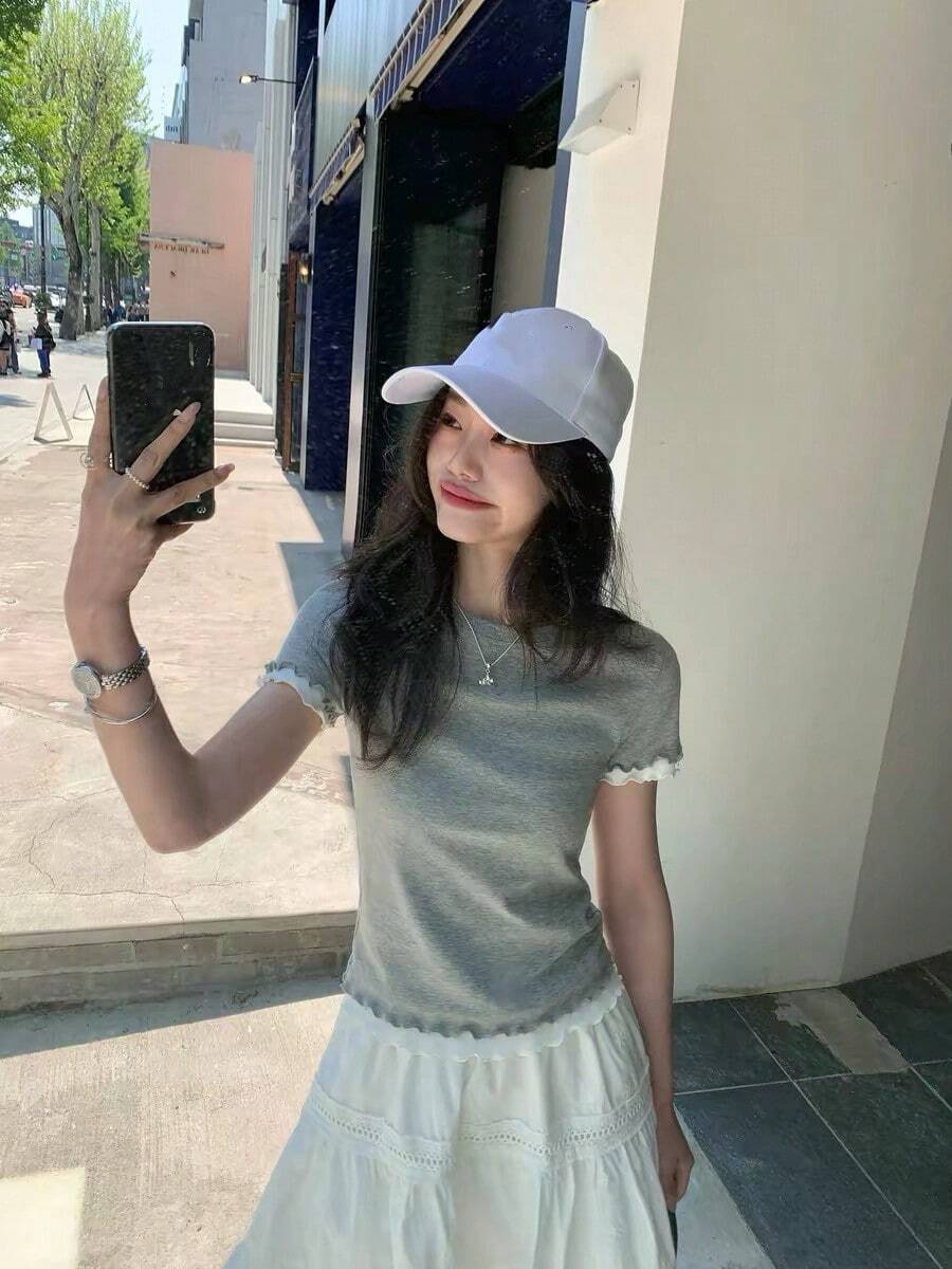 淺灰色夏季素色基本款圓領修身短袖T恤女款對比色荷葉邊下擺短版上衣休閒風 - 淺花灰 - 查看 1
