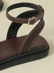 Sandalias de mujer con hebilla y correa, suela gruesa, tacón bajo, color block fresco, estilo bohemio vintage de vacaciones, estampado aleatorio, punta abierta, tacón plano cómodo, nuevas de verano 2026, cuña baja sin fatiga, moda para exterior y playa, estilo sand girl, versátiles, alargan la pierna, con correa trasera, calado, patchwork floral, transpirables, elegantes y gráciles, combinan con faldas, casuales y deportivas, sandalias romanas con correa, talla 33 pequeña, talla 34 pequeña, zapatos de mujer talla grande 41-43 - Café integral - Ver 8
