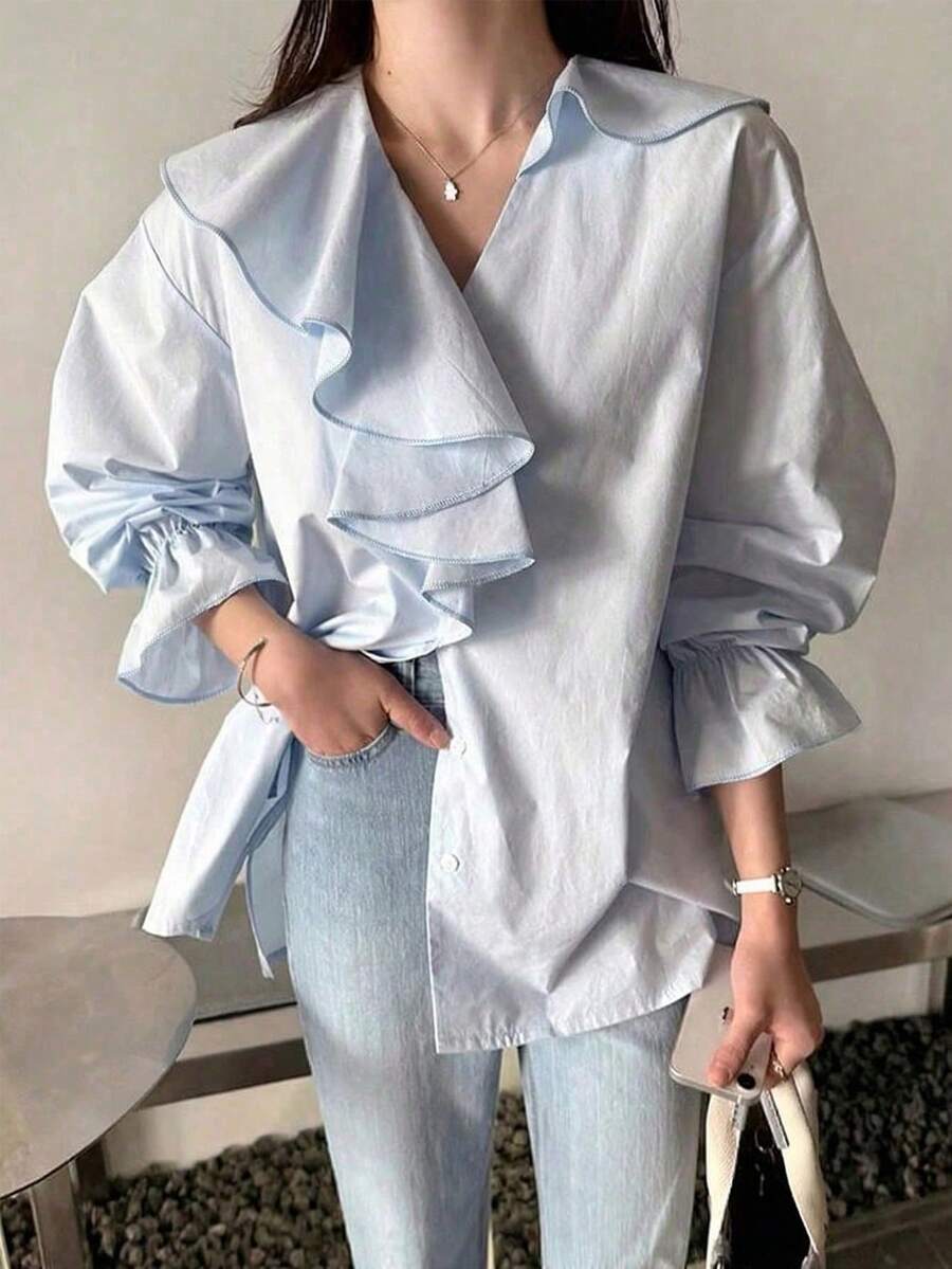Blusa holgada con cuello en V, parches y volantes en el bajo - Azul - Ver 1